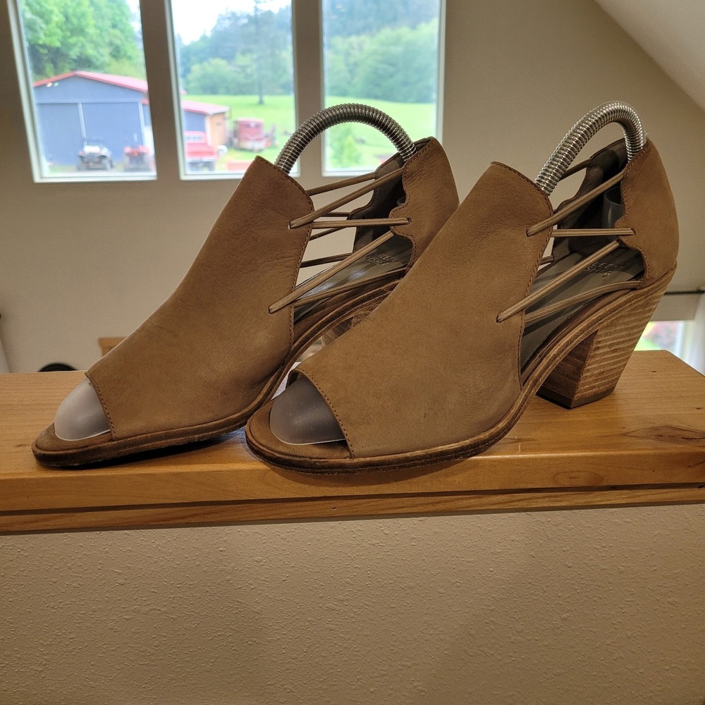 Eileen Fisher Nikki Peep Toe Tan Suade Stacked heel Women SZ 9 boho Career shoe